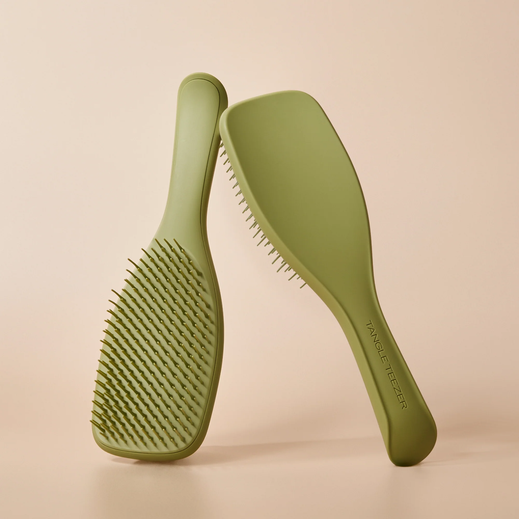 The Ultimate Detangler Matte - Image 12